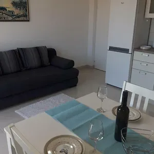 https://apartment-nara-with-free-parking.hotels-in-trogir.com